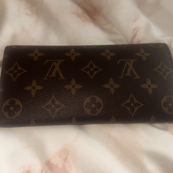 Louis Vuitton (Authentic Emilie wallet) (receipt in pictures) - Picture 3 of 9